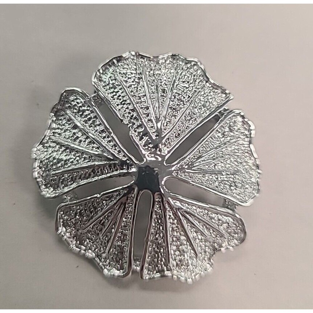 Vintage Beautiful GERRYS Silvertone Sand dollar Brooch Pin